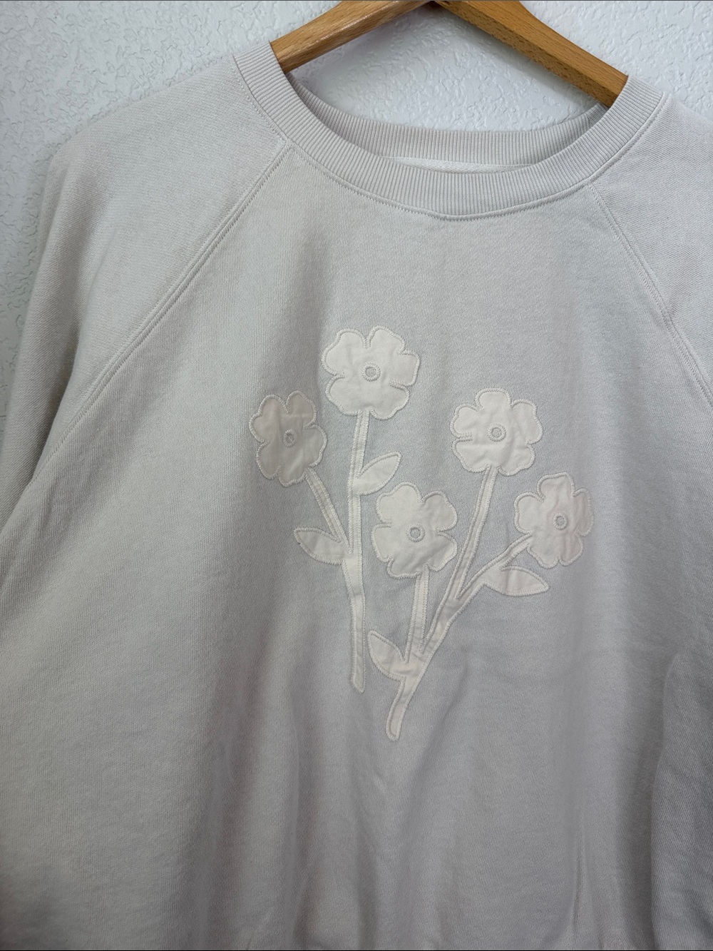 Old Navy Crewneck Sweatshirt Floral Cream size Medium - Picture 4 of 6